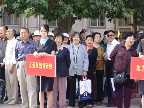 公司组织离退休干部参加省厅“2011年离退休人员运动会” 