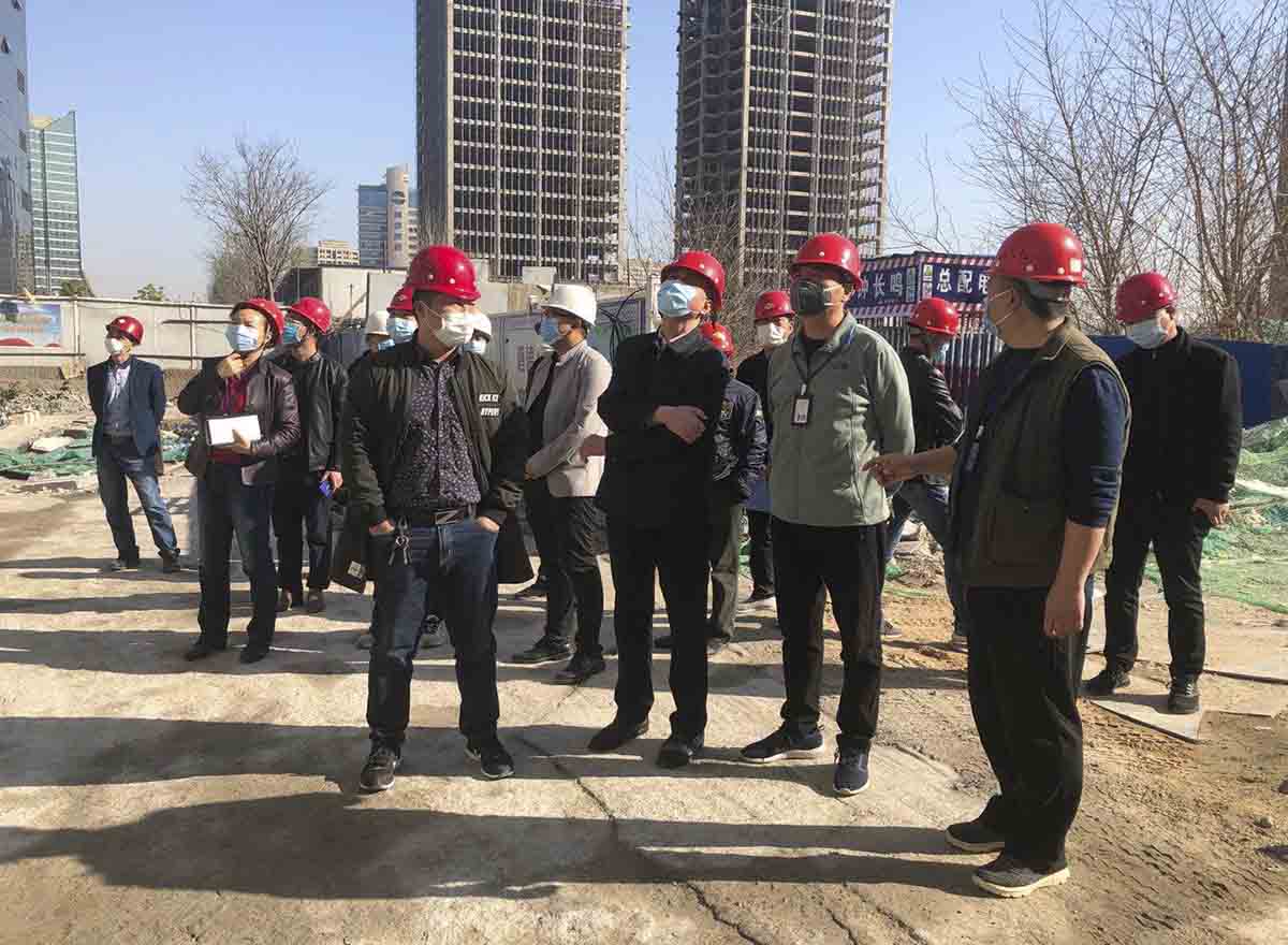 李智副书记现场检查公司总部三期建设项目防疫工作及工程建设情况